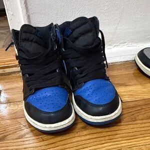 Air Jordan 1s “Royal” Grade School 4.5